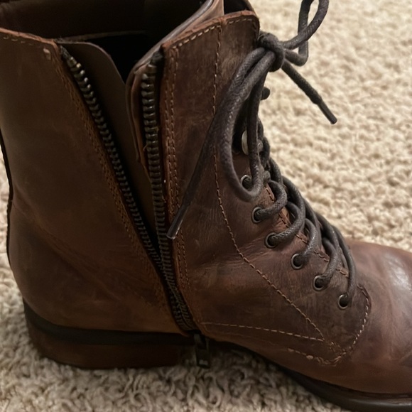 Born lace up side zip boots 9.5 women’s EUC weathered look leather - Picture 4 of 13